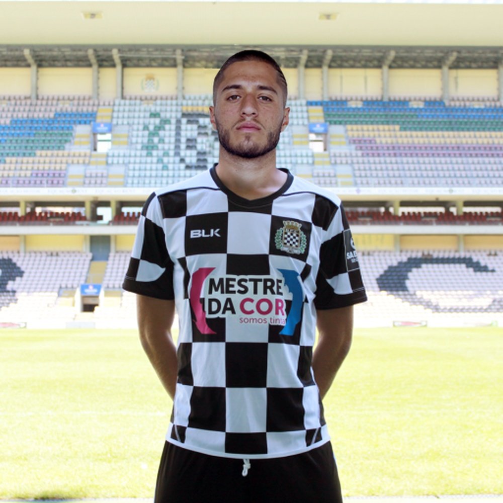 El internacional Sub 19 por Portugal luce los colores de su nuevo equipo. BoavistaFC