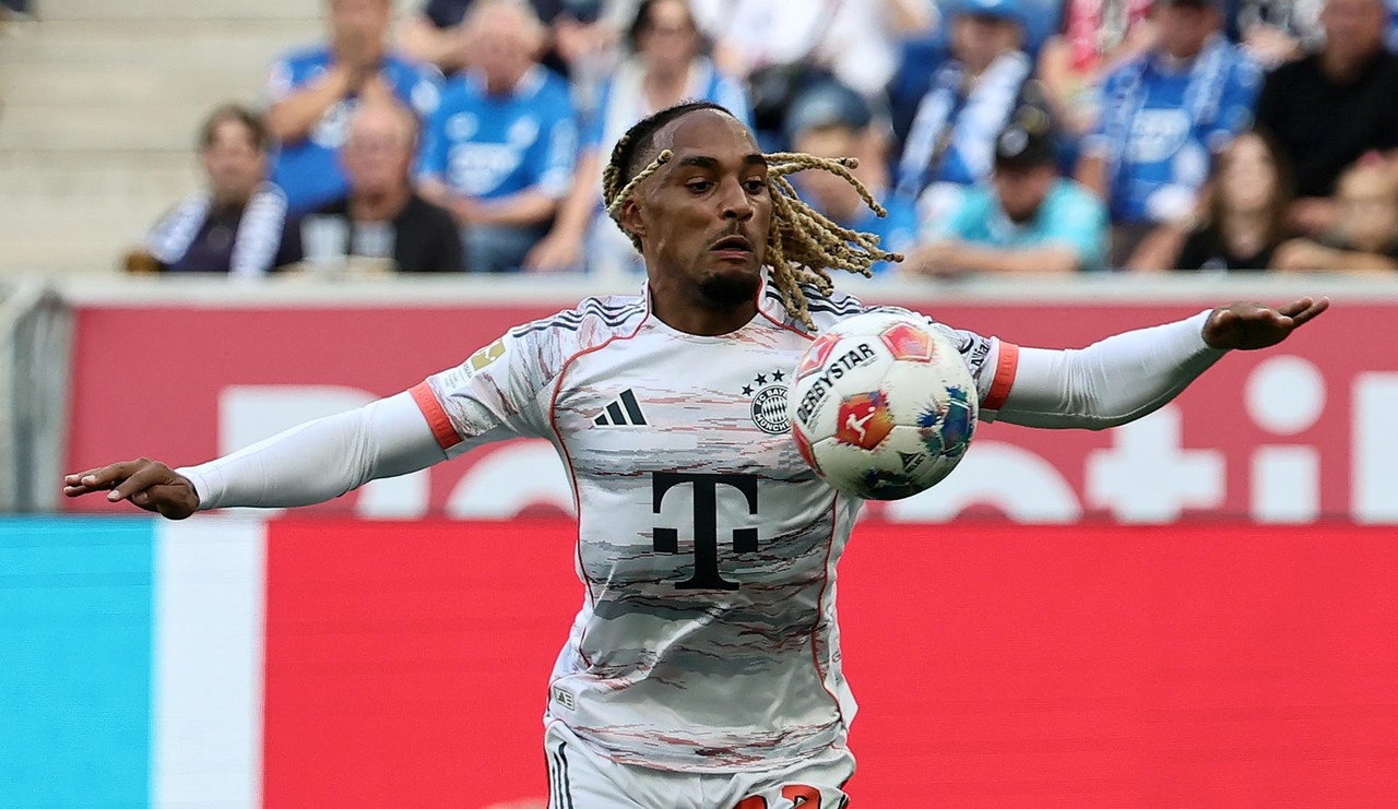 Bayern de Munique empresta Sacha Boey ao Galatasaray