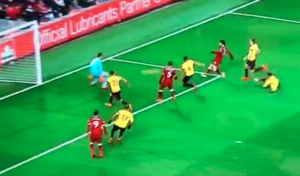 Salah não pára de marcar! 'Rasga' a defesa do Watford com golaço