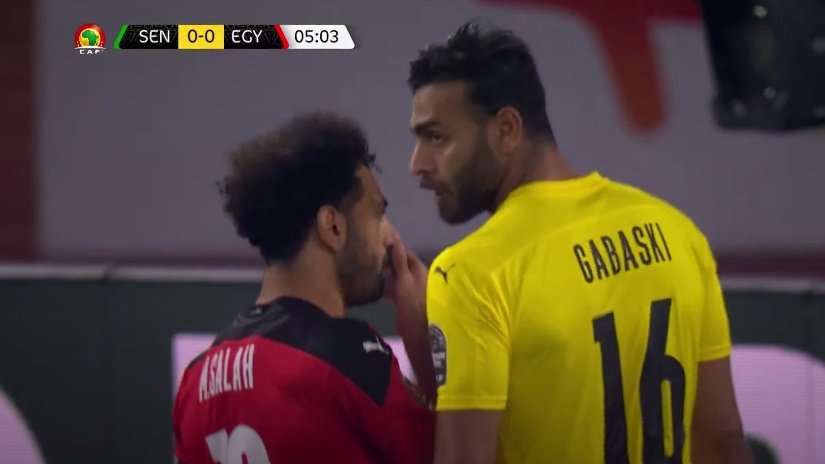 Salah conoce bien a Mané: ¡Le dijo a Gabaski cómo parar el penalti! Captura/CAFTV