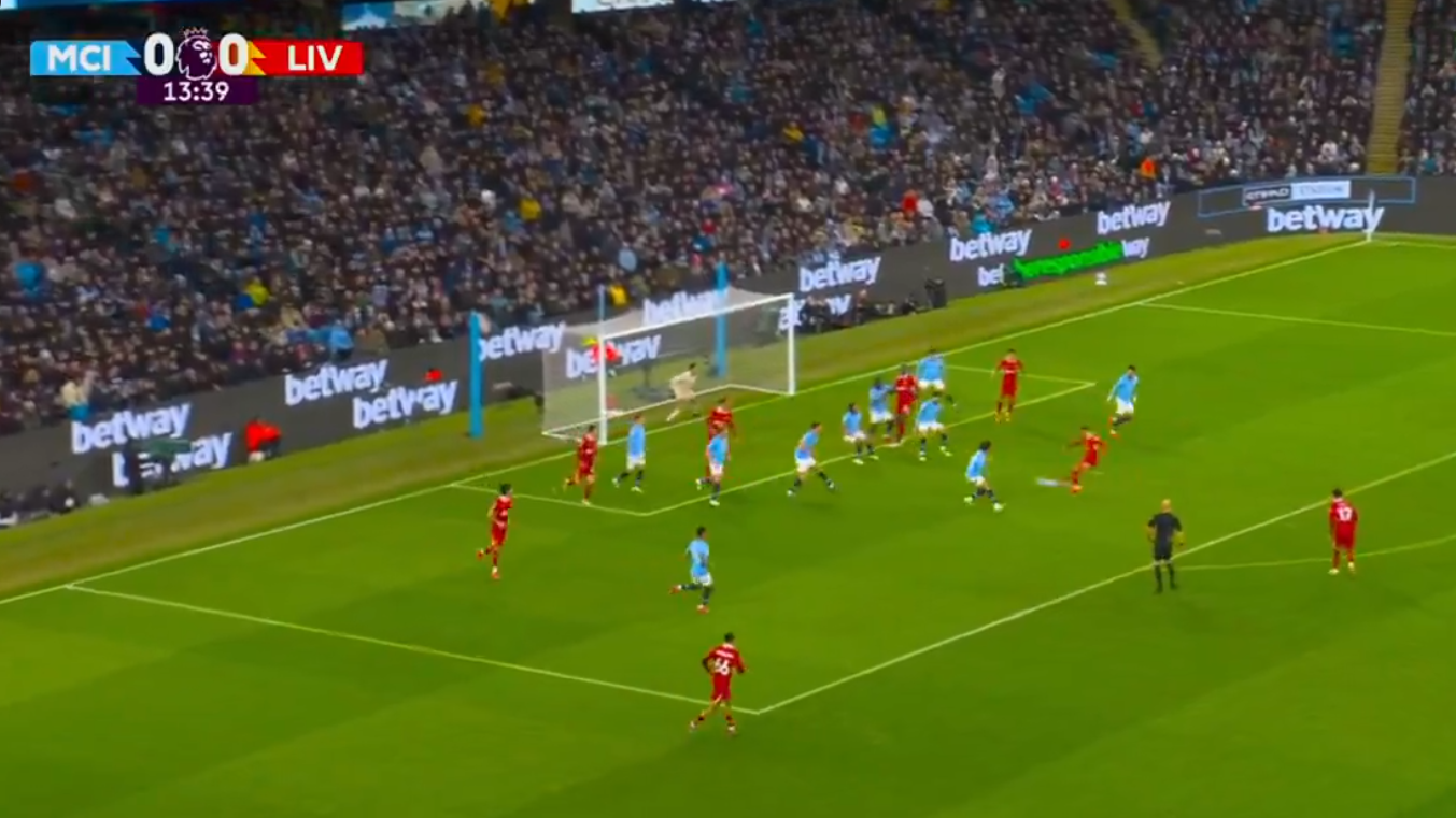 Salah marca e dá assistência contra o City