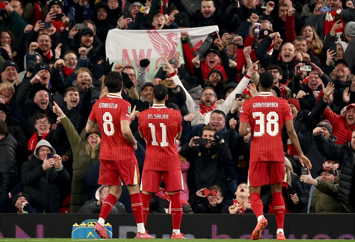 Liverpool trash Tottenham to book Wembley showdown