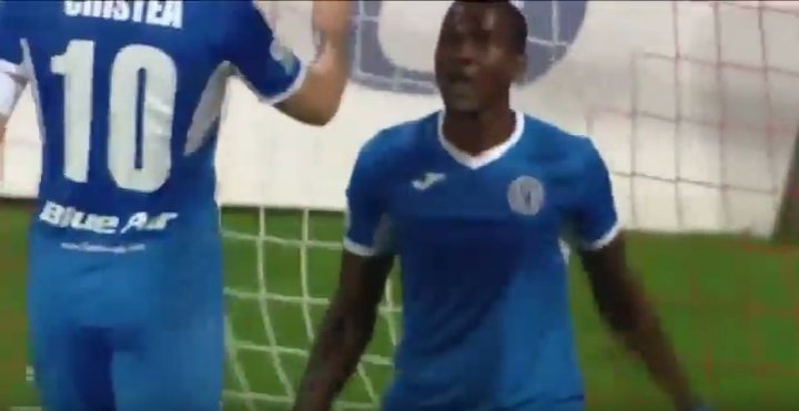 You've got to score those! Striker misses from two yards out