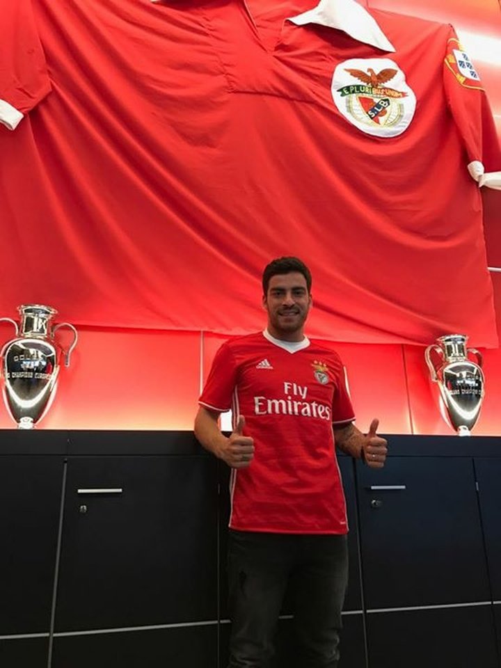 OFICIAL: Salvador Agra três anos no Benfica
