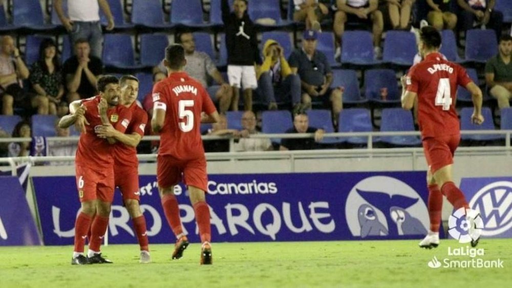 Ibán Salvador (i) marcó el gol de la victoria. LaLiga