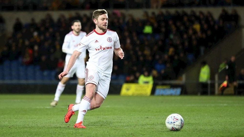 Sam Finley ha sido castigado por su actitud xenófoba. AccringtonStanley