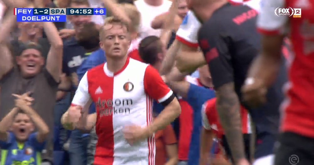 Larsson salva al Feyenoord 'in extremis'. Captura/FoxSports