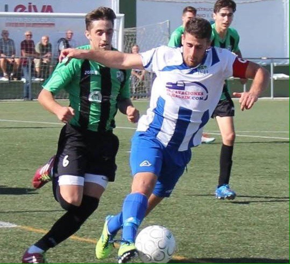 Samuel, el jugador agredido en El Palo, durante un partido con el Alhaurín. AlhaurínTorreCF