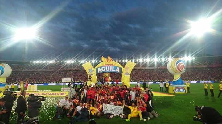 Santa Fe se corona con la tercera Superliga tras noquear a Independiente Medellín