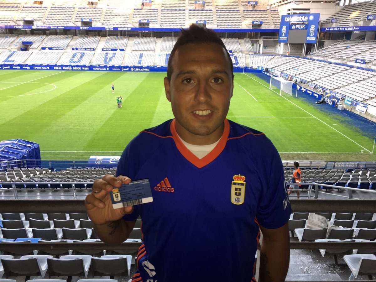Socio de honor. Twitter/RealOviedo