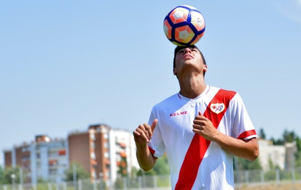 El centrocampista habló de la temporada del Rayo. RVM