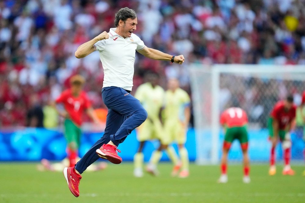 Santi Denia effusively celebrating Spain's qualification for the Olympics final. EFE