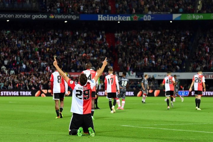 O Feyenoord mostra ao Ajax que não está para brincadeiras