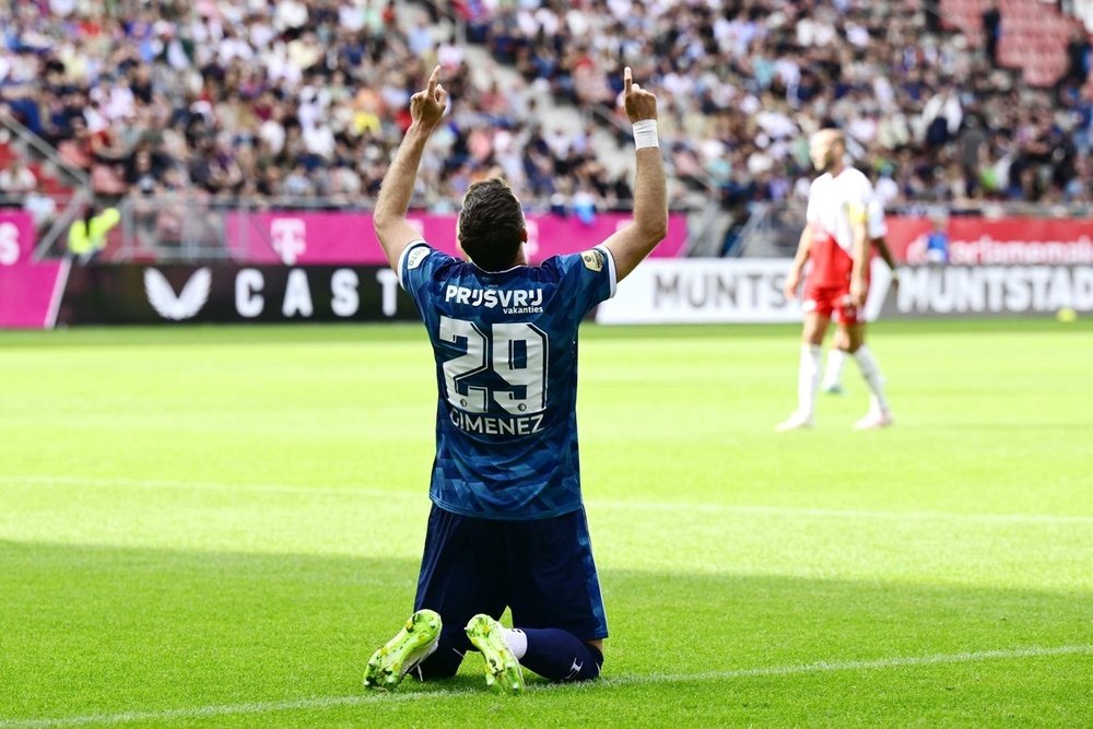 Santiago Giménez, clave en la victoria del Feyenoord. EFE
