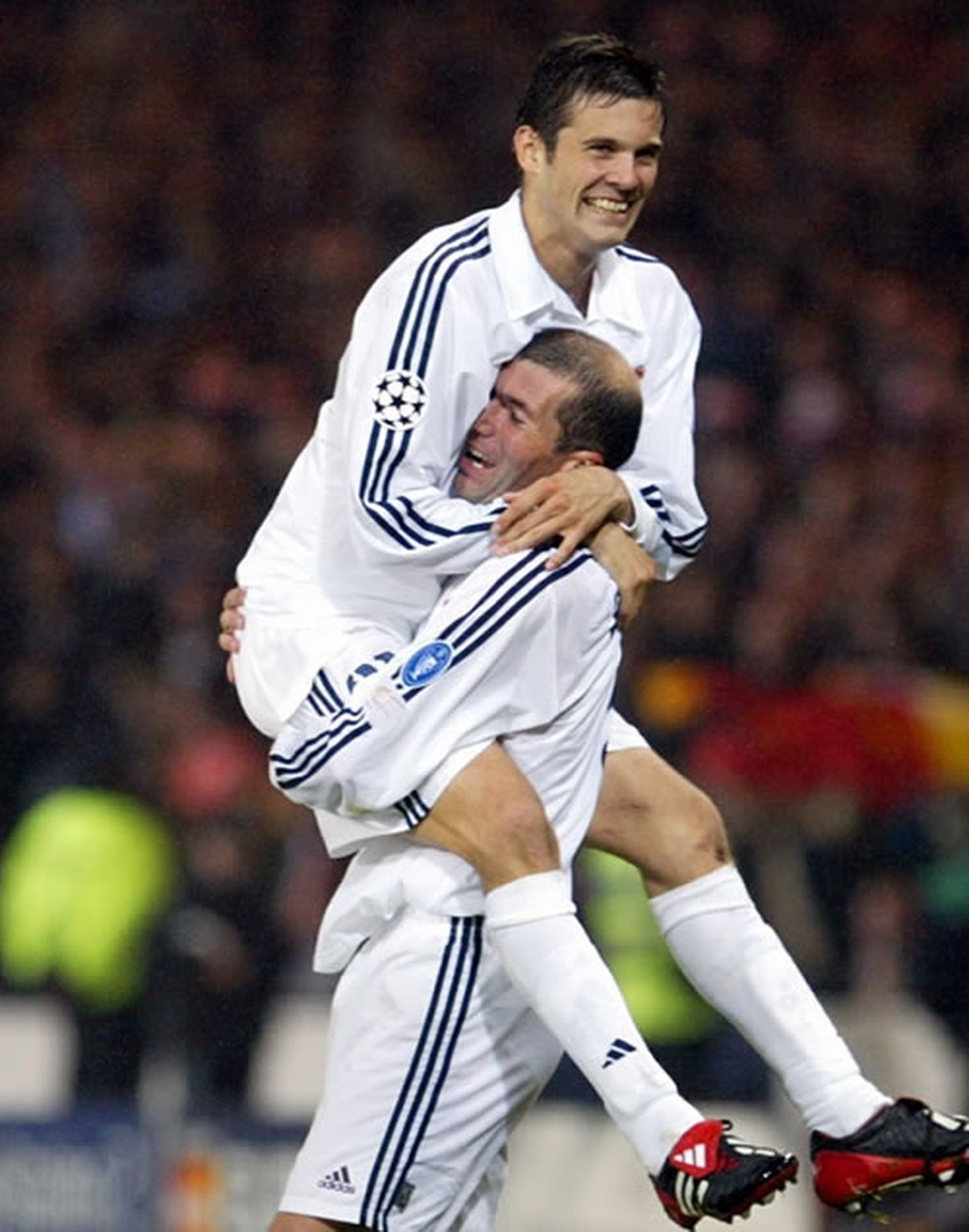 Santiago Solari y Zidane celebran un tanto con el Real Madrid en Champions League. RealMadrid