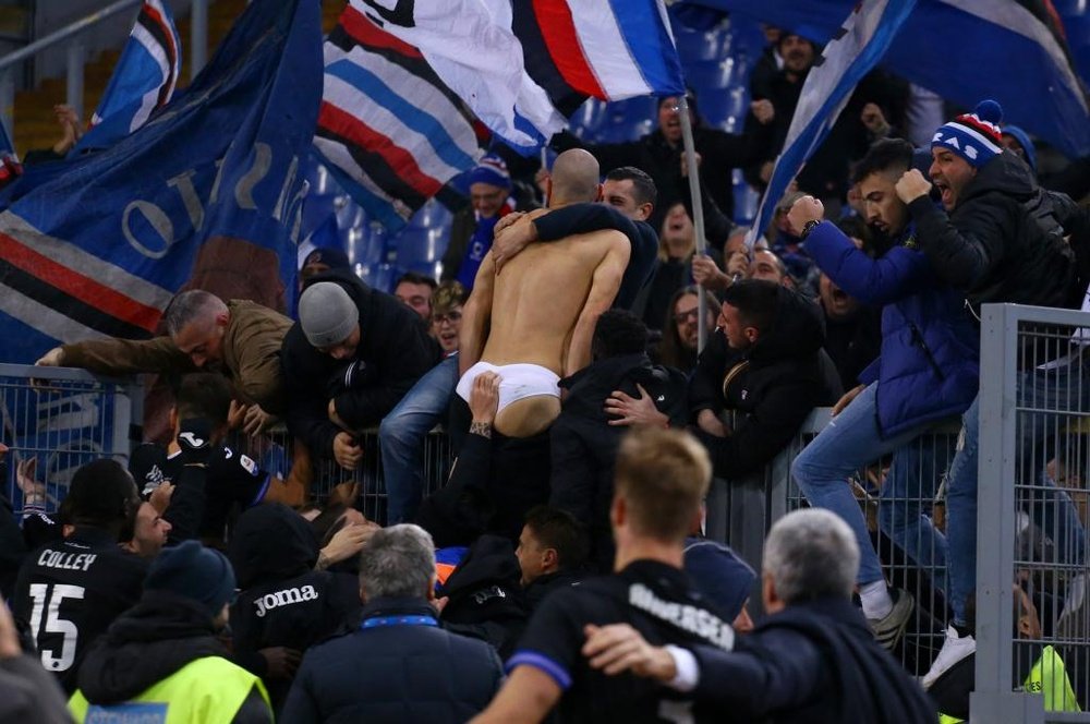 Saponara también se quedó sin calzoncillos en la celebración. Sampdoria