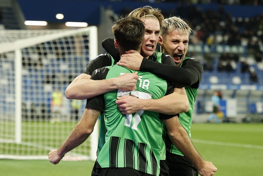 Lo curioso del escudo del Sassuolo. AFP