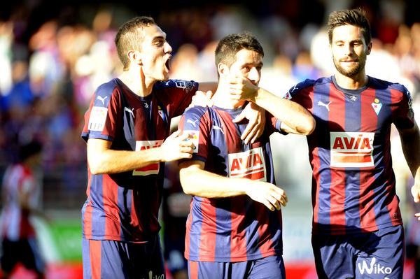 Saúl Berjón celebra el tanto de penalti con el que el Eibar se adelantó al Athletic de Bilbao. Twitter