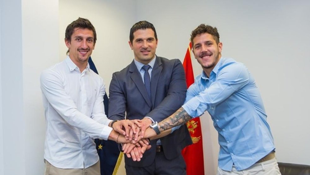 Savic y Jovetic, posando junto al ministro de deportes de Montenegro. Ministarstvo Sporta