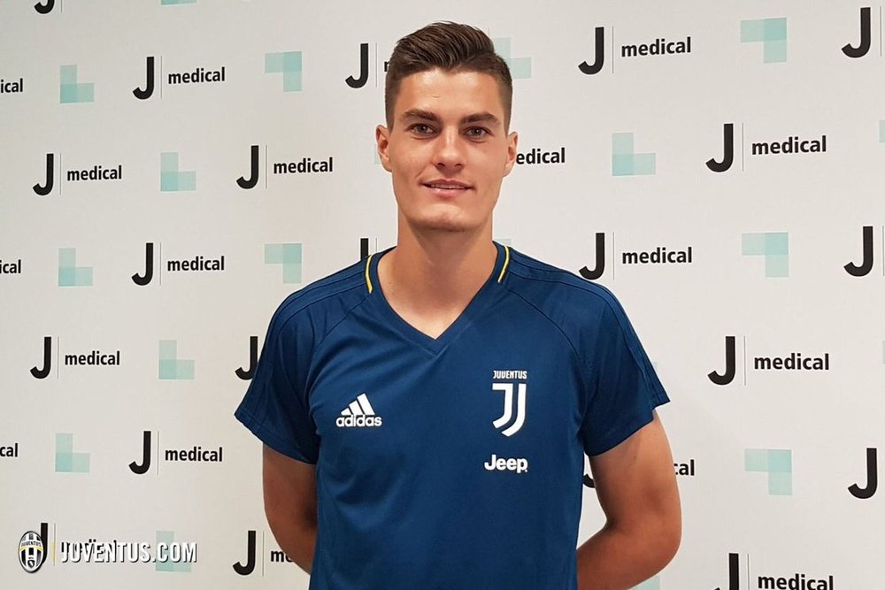 Schick posa durante el reconocimiento médico con la Juventus. Juventus