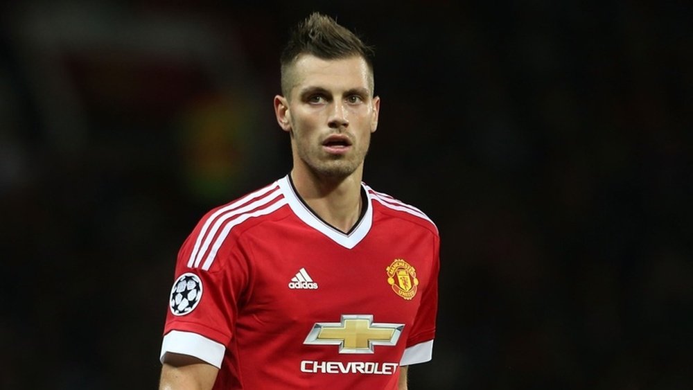 United and Everton are in talks over a deal for Schneiderlin. ManUtd