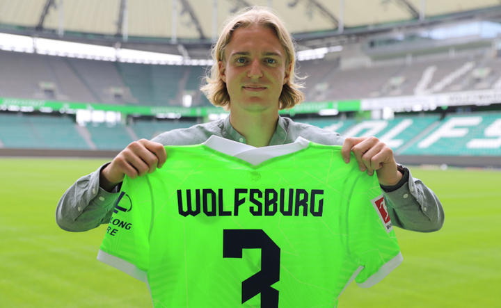 Sebastian Bornauw signe à Wolfsburg