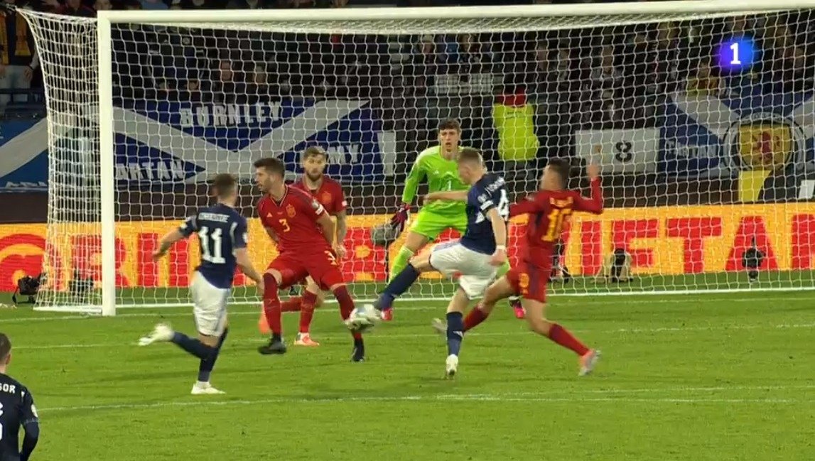 McTominay marque un doublé contre l'Espagne !