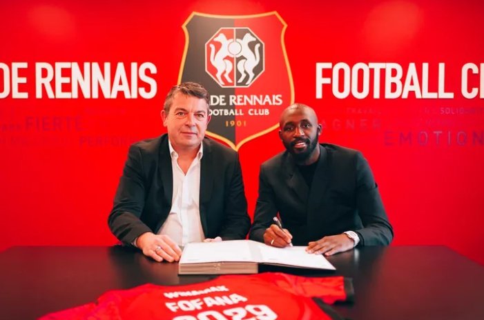 Seko Fofana lors de sa signature au Stade Rennais. StadeRennais