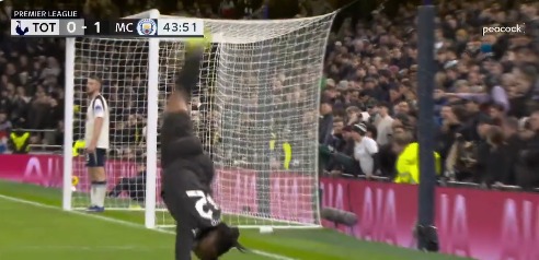 Semenyo marca quarto gol em cinco jogos com o Manchester City