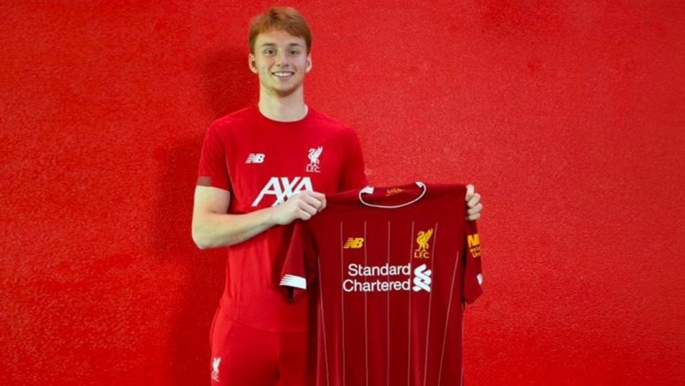 Van den Berg está a punto de firmar nuevo contrato con los 'reds'. LiverpoolFC