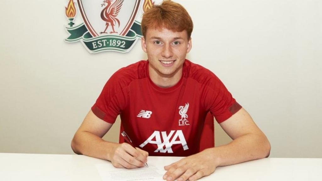 OFICIAL: el Liverpool ficha al joven Van den Berg