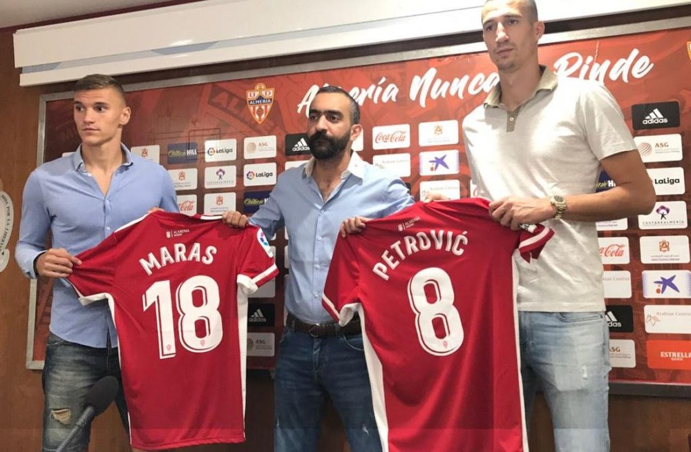 El Almería presentó a sus dos nuevos jugadores. UDAlmería