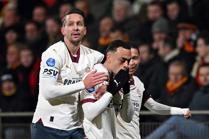 Bad news for PSV and Barca: Dest ruptures anterior cruciate ligament