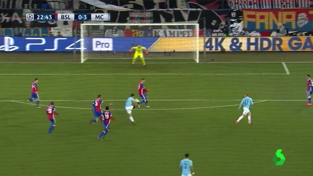 Sergio Aguero beat the keeper to make it 3-0 against Basel. Twitter/LaSexta