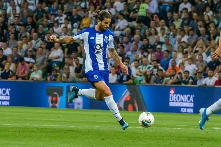 FC Porto renova com Sergio Oliveira