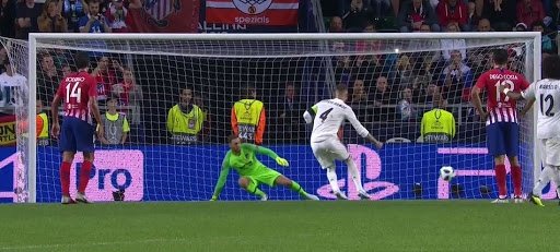 Sergio Ramos, anotando de penalti en la Supercopa de Europa. Captura