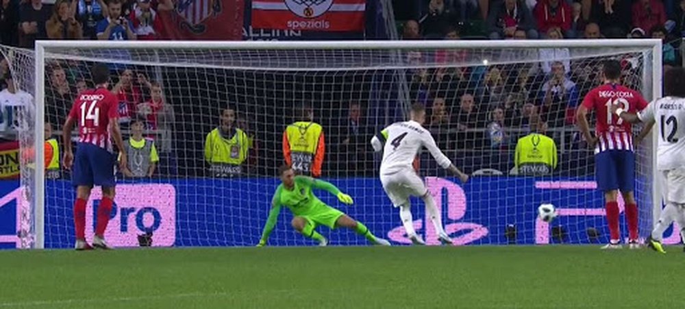 Sergio Ramos, anotando de penalti en la Supercopa de Europa. Captura