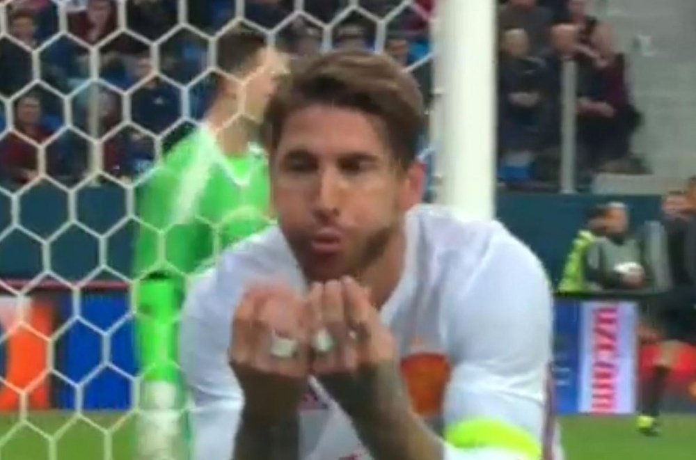 Ramos buscó las cámaras nada más anotar el primer gol. Telecinco