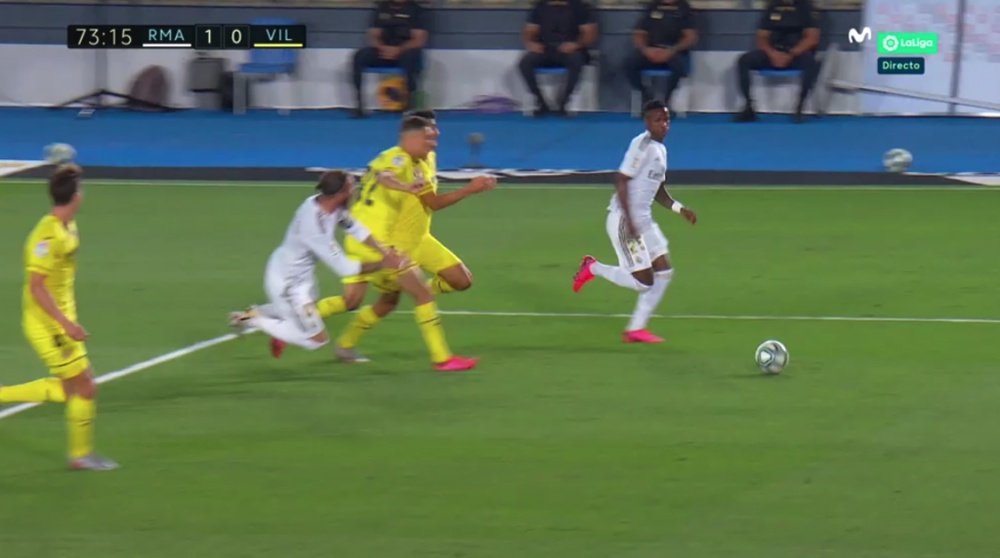 Benzema et Ramos s'y reprennent à deux fois pour transformer un penalty. Capture/Movistar