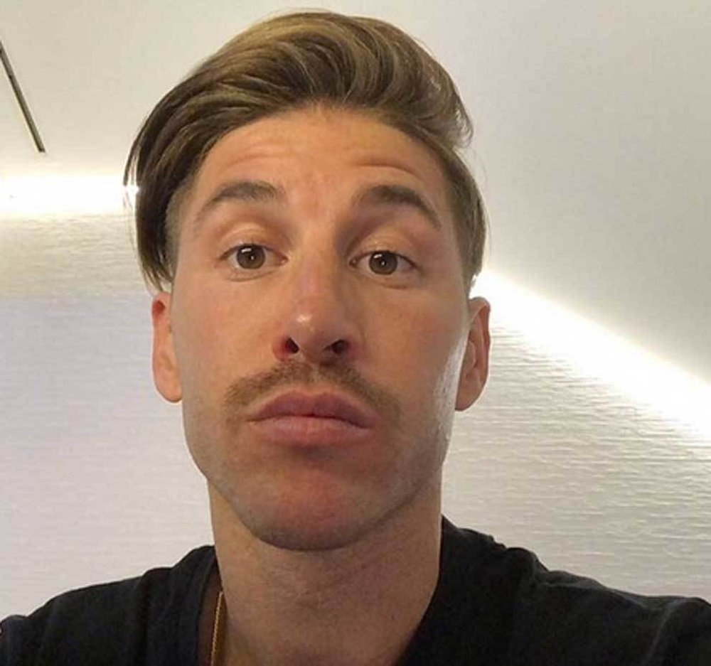 Sergio Ramos sorprendió a todos luciendo este bigote. Instagram/SergioRamos