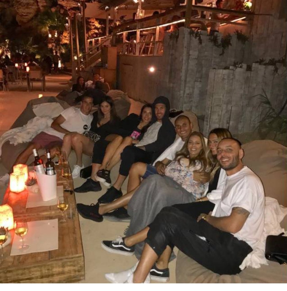 Sergio Ramos, Lucas Vázquez e Keylor Navas, com suas esposas. Instagram