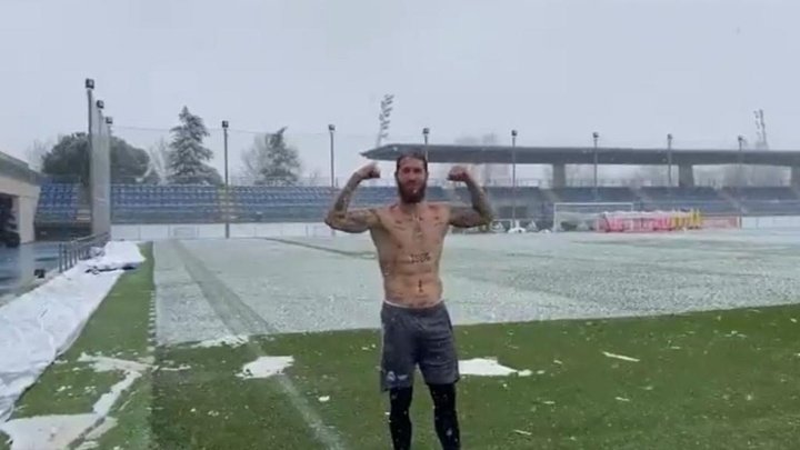 Ramos goes topless despite snow in Madrid!