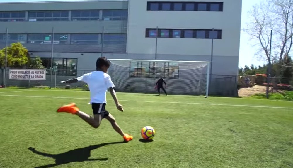 Shane Kluivert demostró su calidad con varios retos. Captura