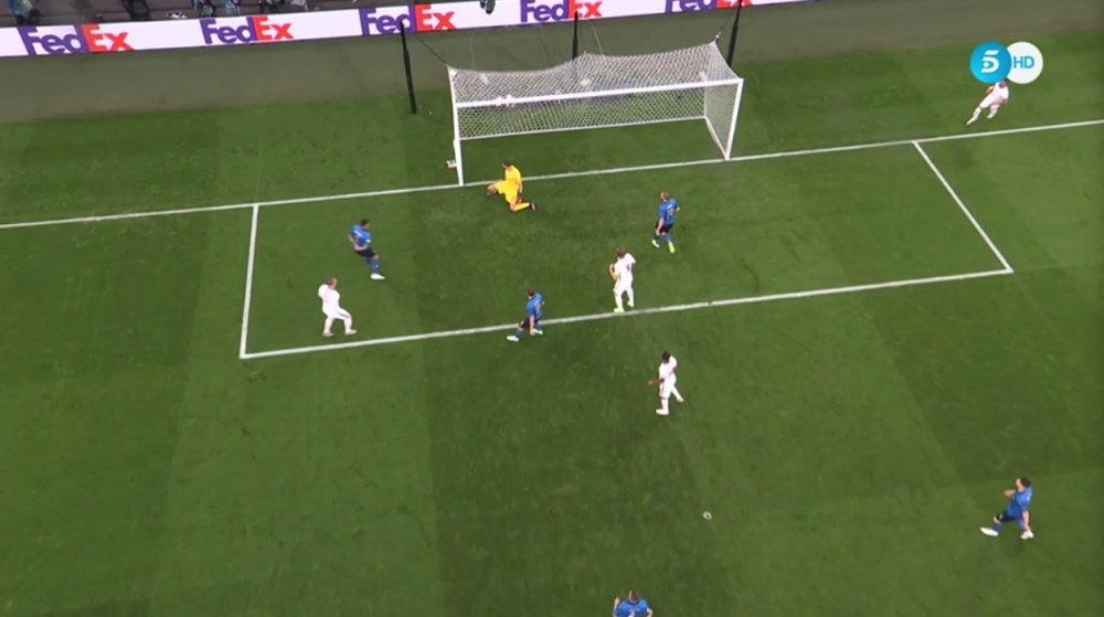 Luke Shaw gave England the lead. Screenshot/Telecinco