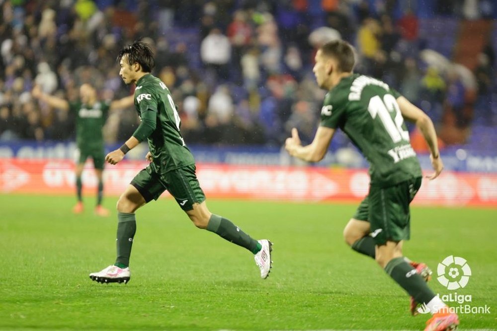 Shibasaki celebra su gol en el Real Zaragoza-CD Leganés. EFE