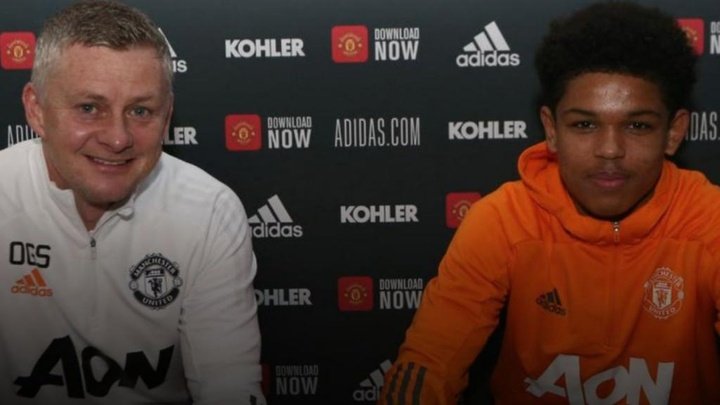 United starlet signs professional contract