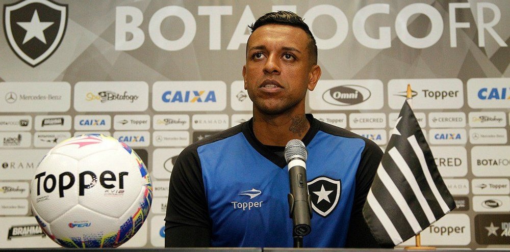 Sidao, en una rueda de prensa con Botafogo. Botafogo