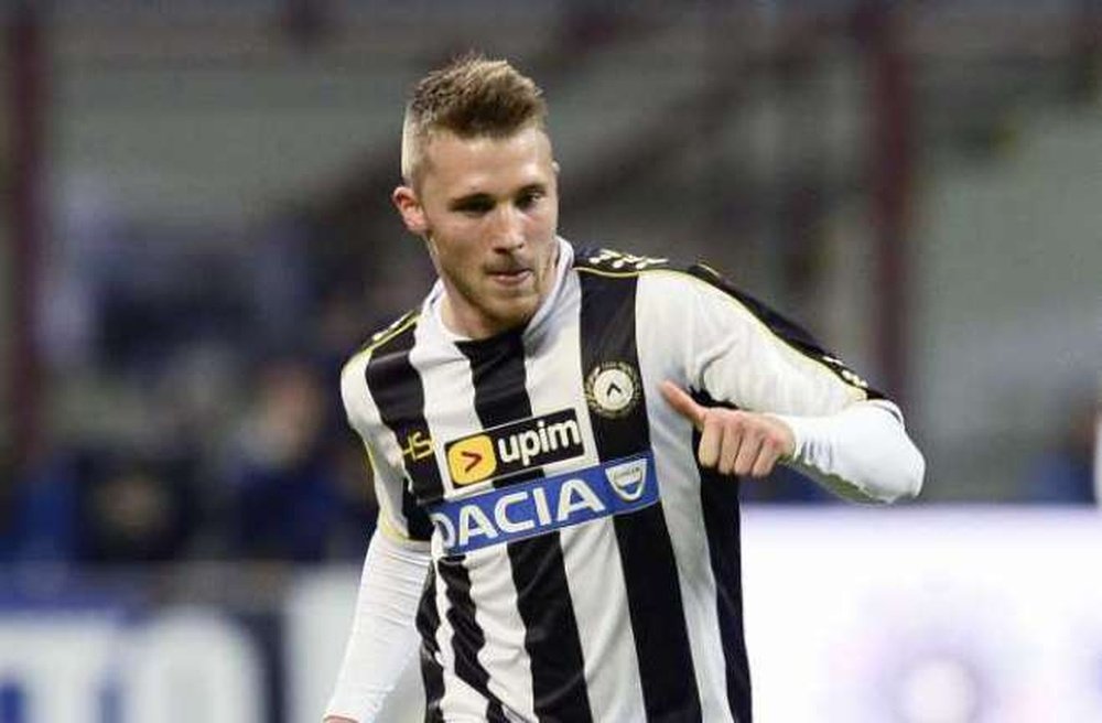 Silvan Widmer es una de las opciones para reforzar el lateral diestro de la Juventus. AFP