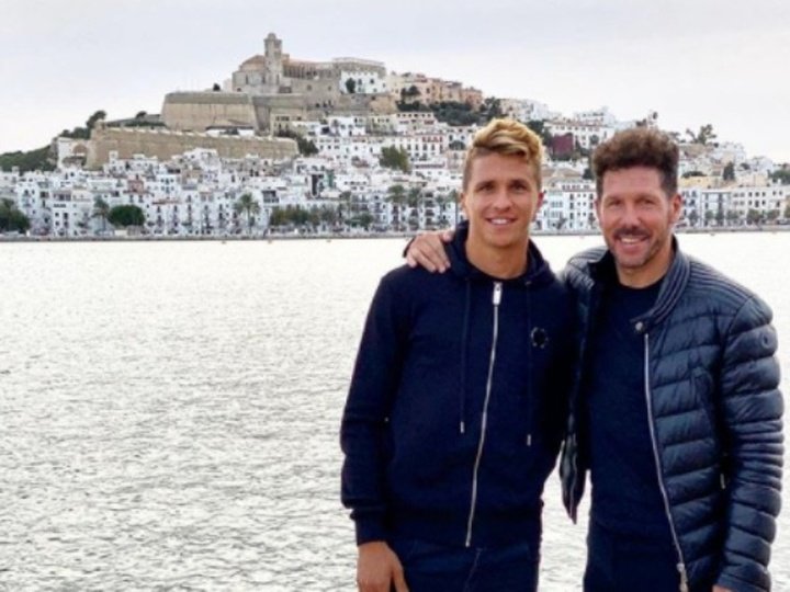 Simeone viajó a Ibiza para ver jugar a su hijo Gianluca