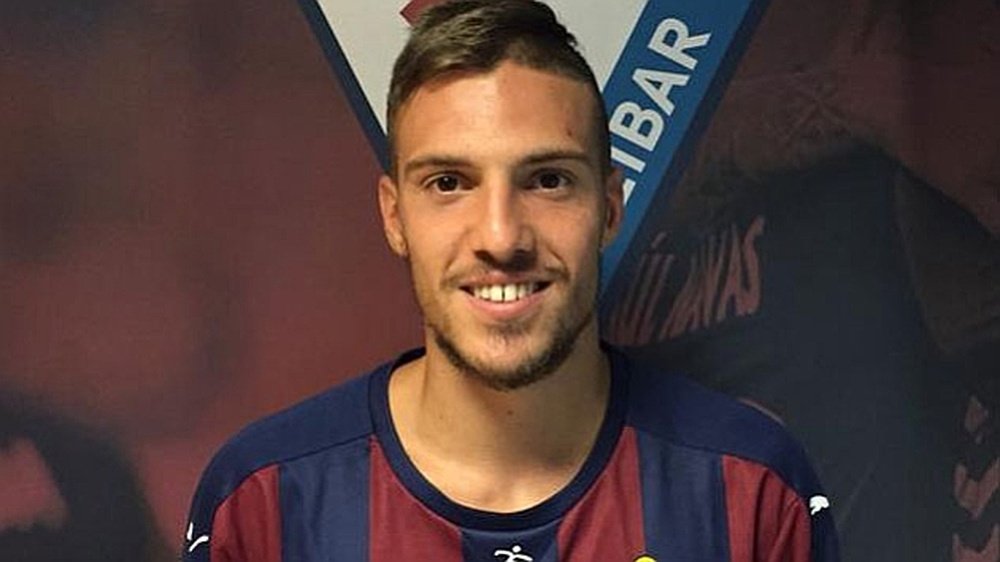 Simone Verdi, jugador del Milan e internacional Sub 21 de Italia, llega cedido al Eibar por una temporada. Twitter.